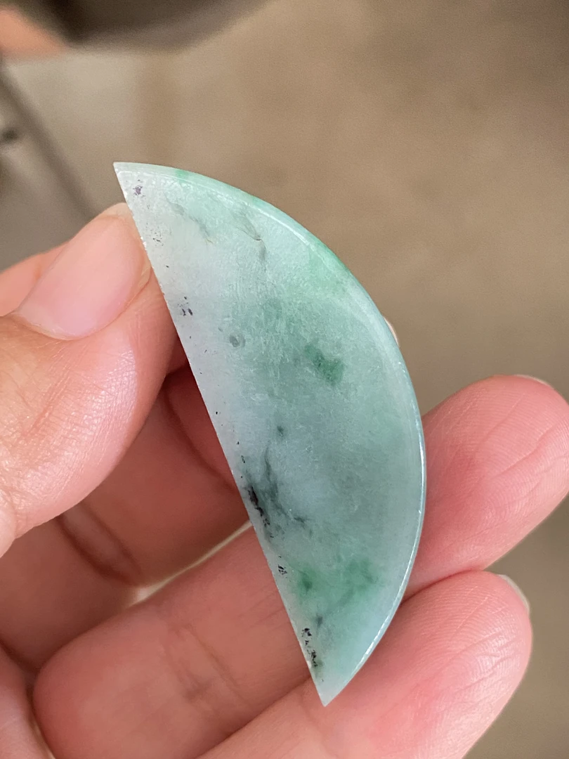 缅甸翡翠A货明料抛光打孔