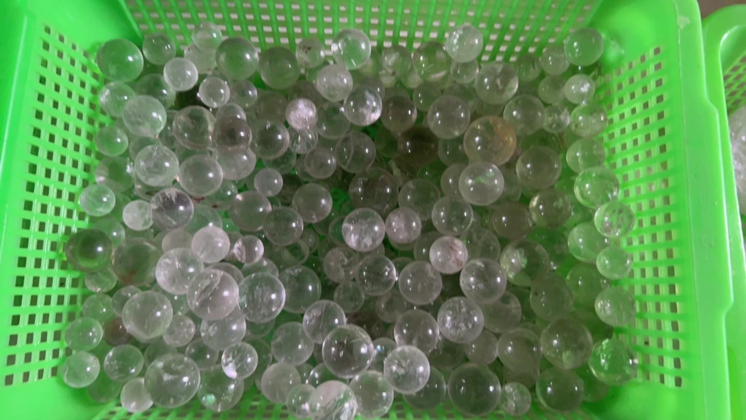 2-2.5厘米白水晶球摆件