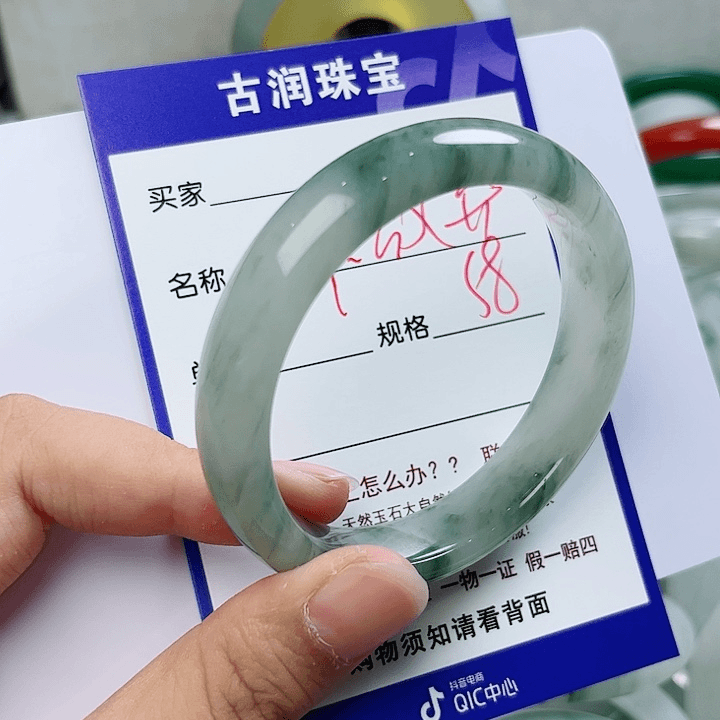 石英质玉（金丝玉）手镯未镶嵌不*弃
