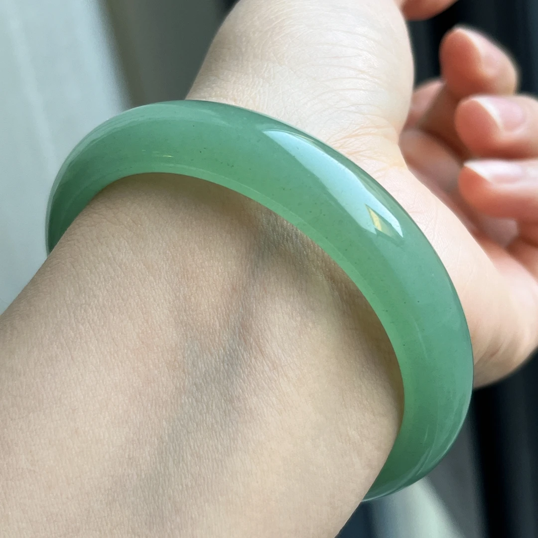 新疆东陵玉手镯绿色玉镯子女款玉石镯子天然贵妇镯平安镯多样性发