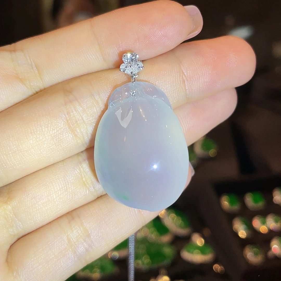 翡翠颈饰18K金镶嵌桃子挂坠