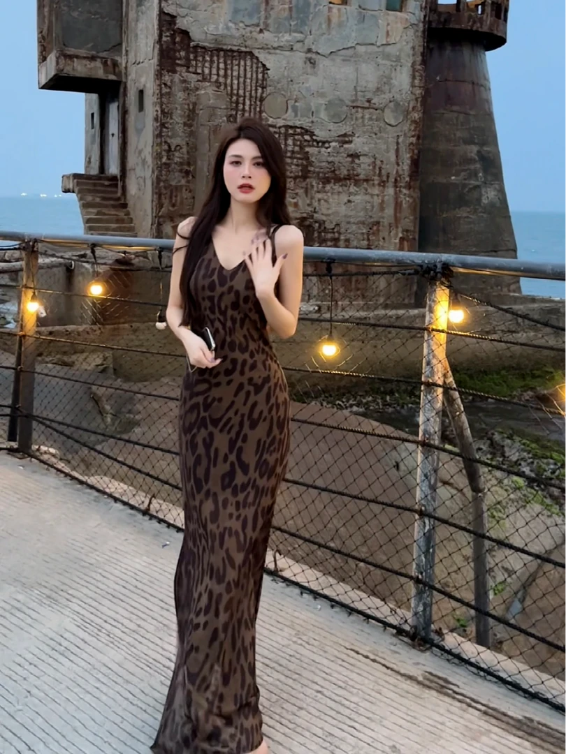 【大婷婷】夏季包臀性感V领气质连衣裙豹纹长款显瘦开叉连衣裙DT057