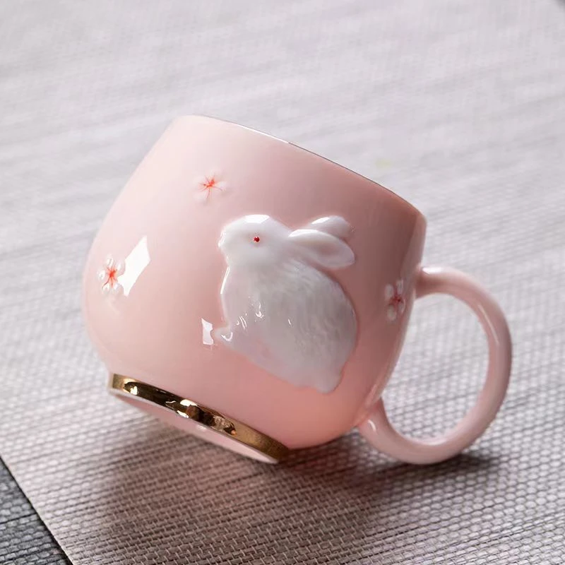 李辉熠羊脂玉瓷粉泥堆白兔子咖啡杯(DP)