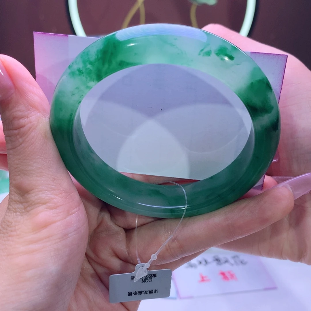 石英质玉手镯未镶嵌冰**?