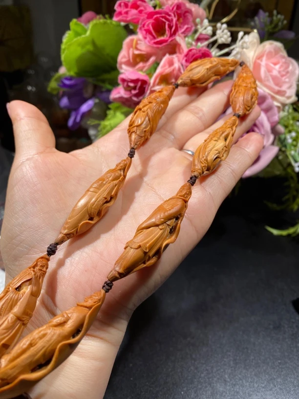 橄榄核荷叶八仙，油核1.4×4.9赵卫东本工