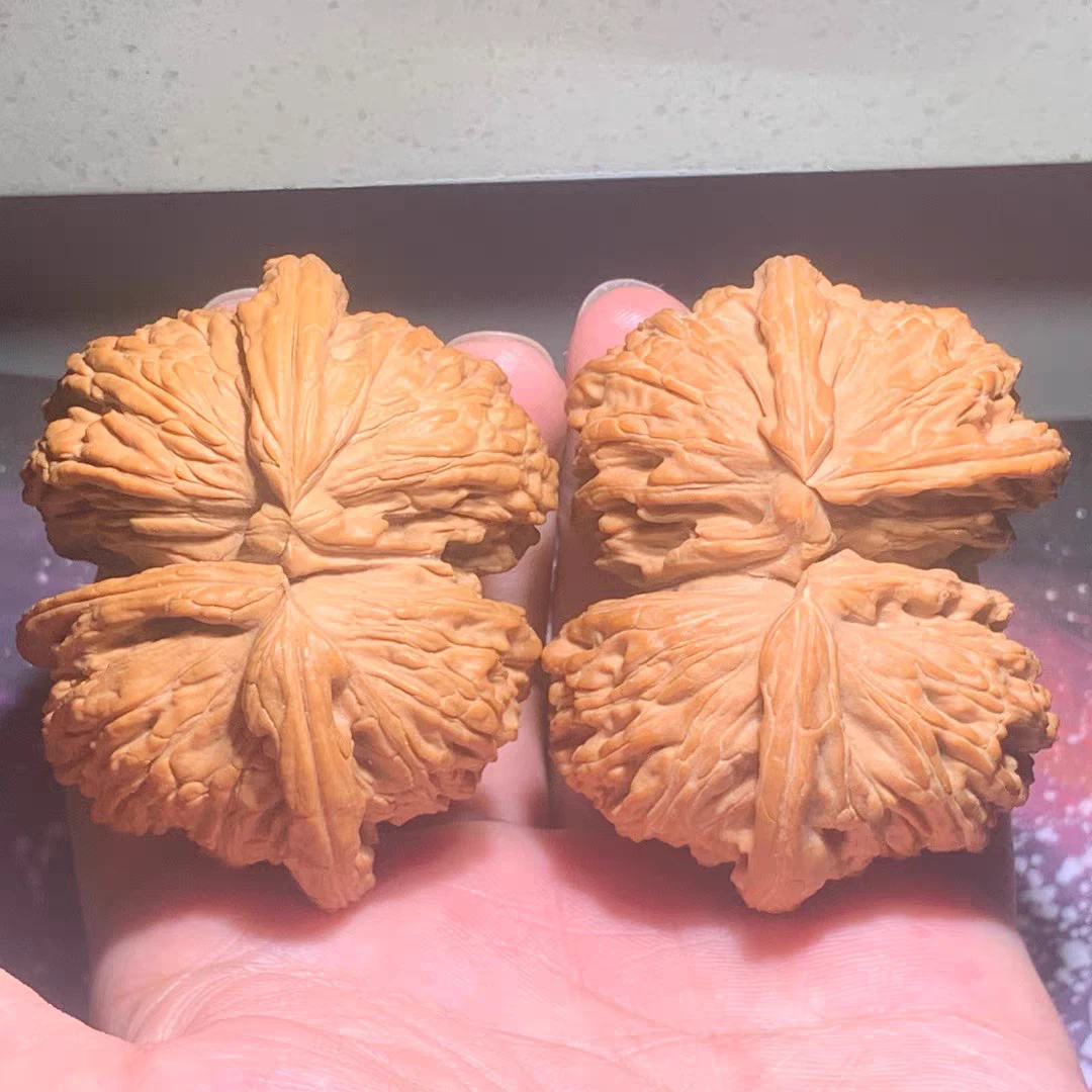 涞水白狮子文玩核桃异形连体