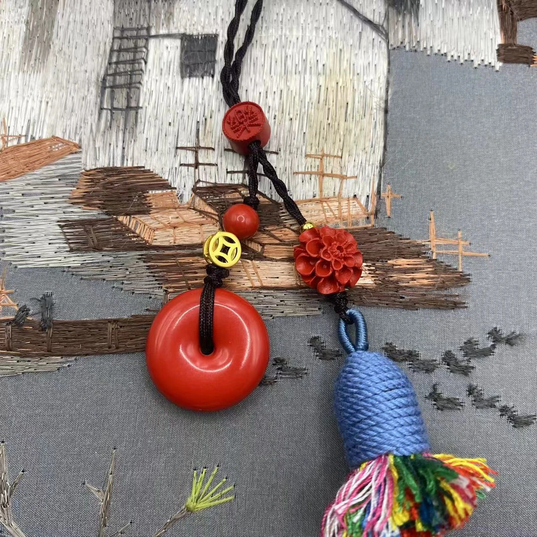 含辰砂工艺品高含量朱砂红砂设计款平安扣毛球手机挂卡20mm