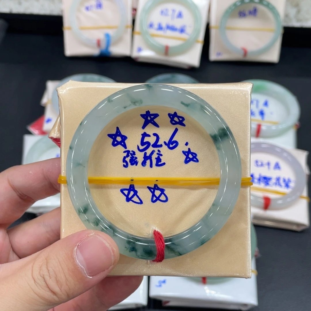 翡翠手镯未镶嵌S****’缅甸天然翡翠手镯