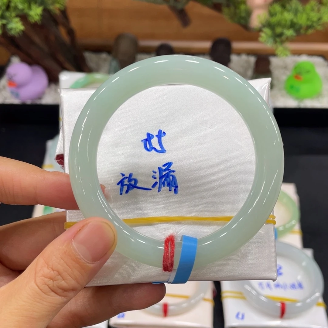 翡翠手镯未镶嵌缅甸翡翠