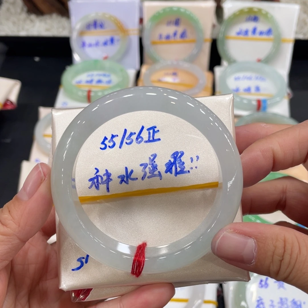 翡翠手镯未镶嵌緬甸翡翠天然翡翠