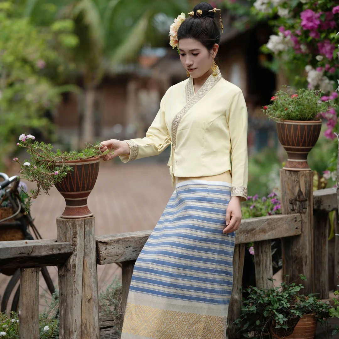 西双版纳傣族传统服装当季新款工作舞台旅拍套装爆款网红拍照写真