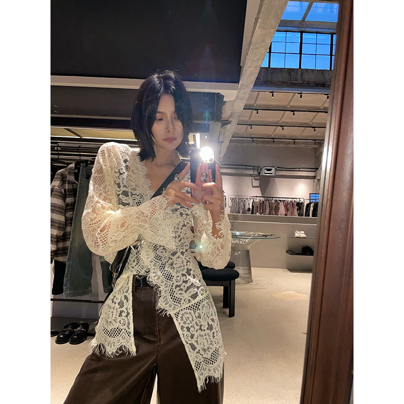 JCCC影子【雪花诗】设计感镂空刺绣V领蕾丝打底衫JE4IOS10