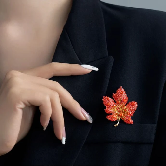 合金玻璃胸针 红色枫叶胸花胸针高档女精致别针高级感奢华气质西