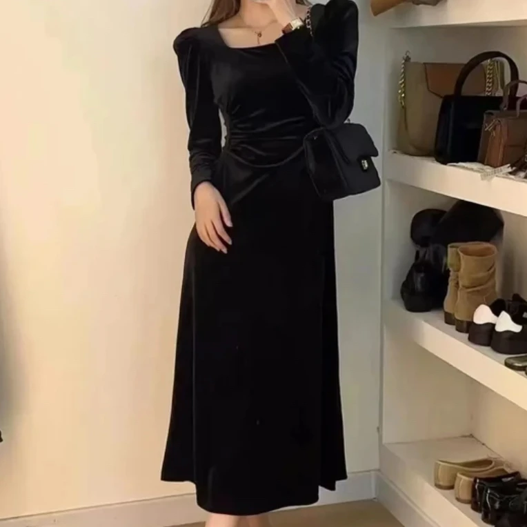 丝绒连衣裙女秋冬长袖收腰复古法式方领赫本风小黑裙a字裙小礼服