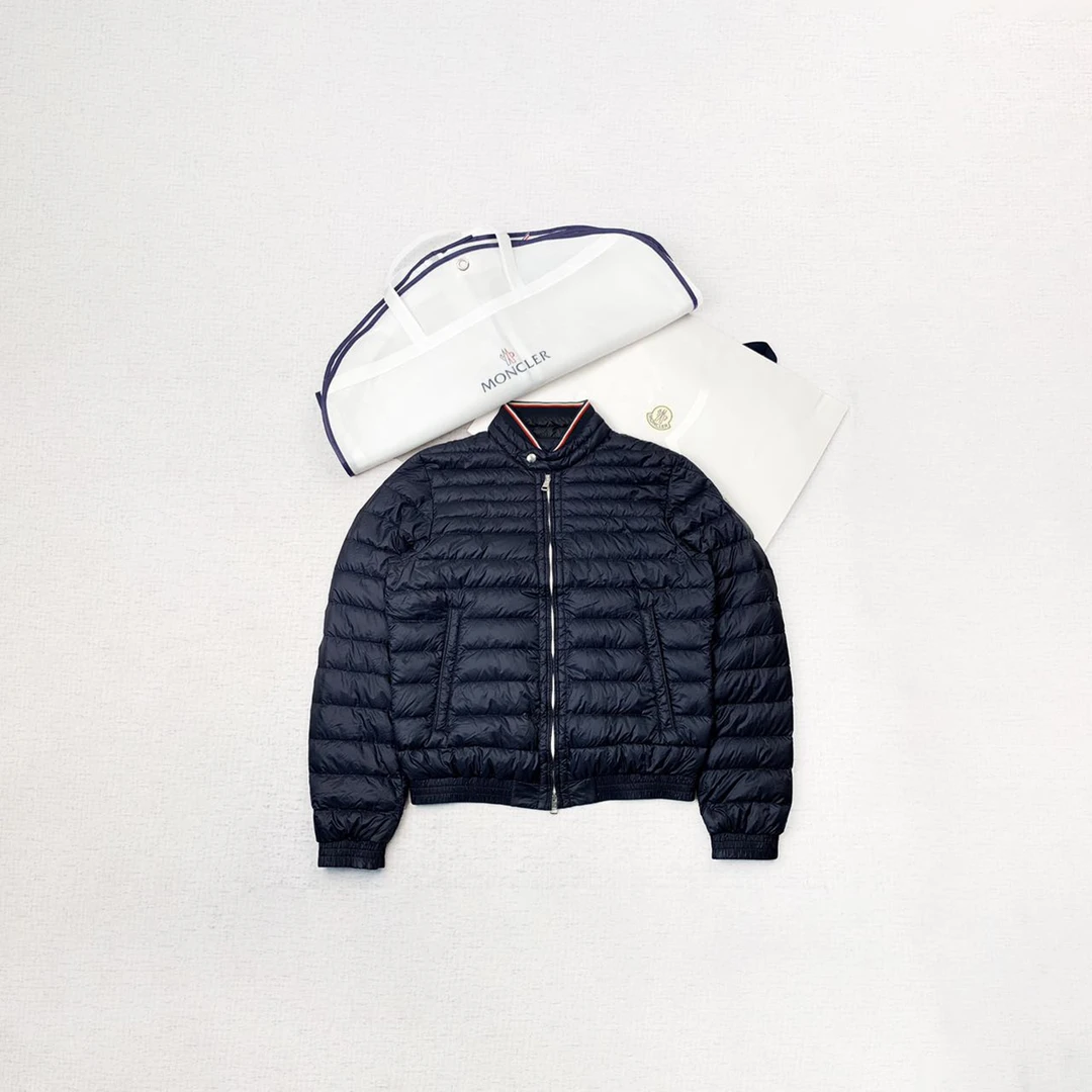 Moncler 蒙口 经典logo轻薄羽绒服2码编码xb1495