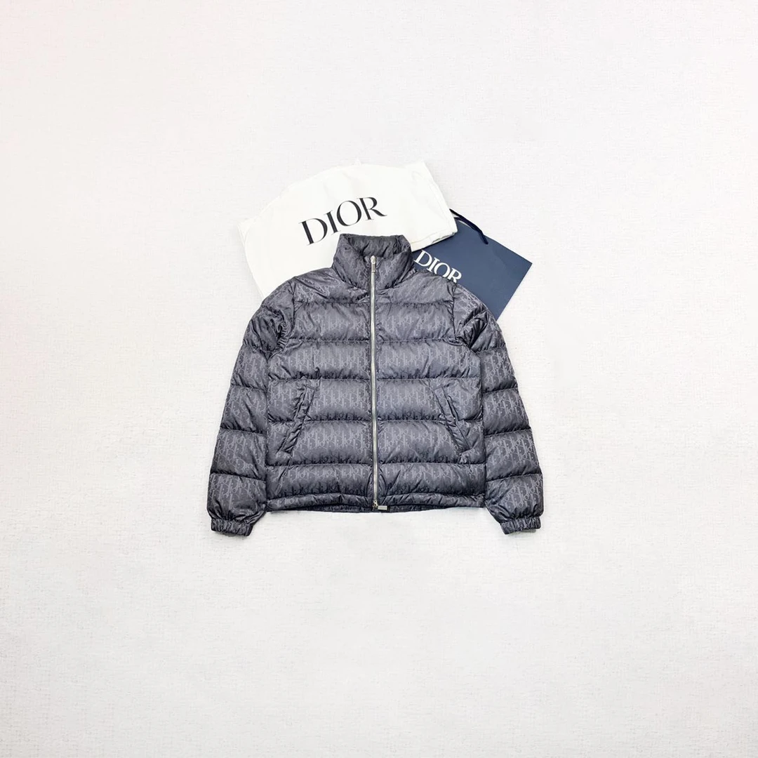 全新未使用 DIOR/迪奥 满印logo印花羽绒服外套58码编码xb3259