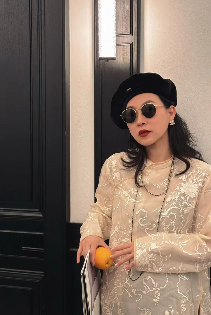 SONG TING 精致中式立体刺绣桑蚕丝斜襟暗扣外套 24120113