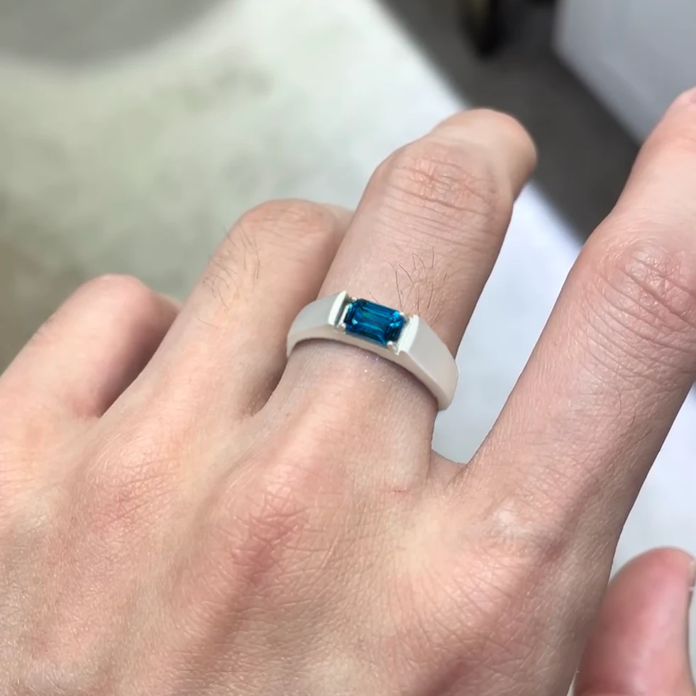 [在水一方]天然伦敦蓝托帕石S925银男士戒指送男朋友新春必备简约