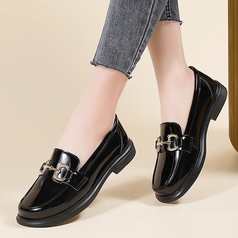 真皮乐福鞋女2024秋冬新款圆头一脚蹬平底小皮鞋休闲黑色单鞋漆皮