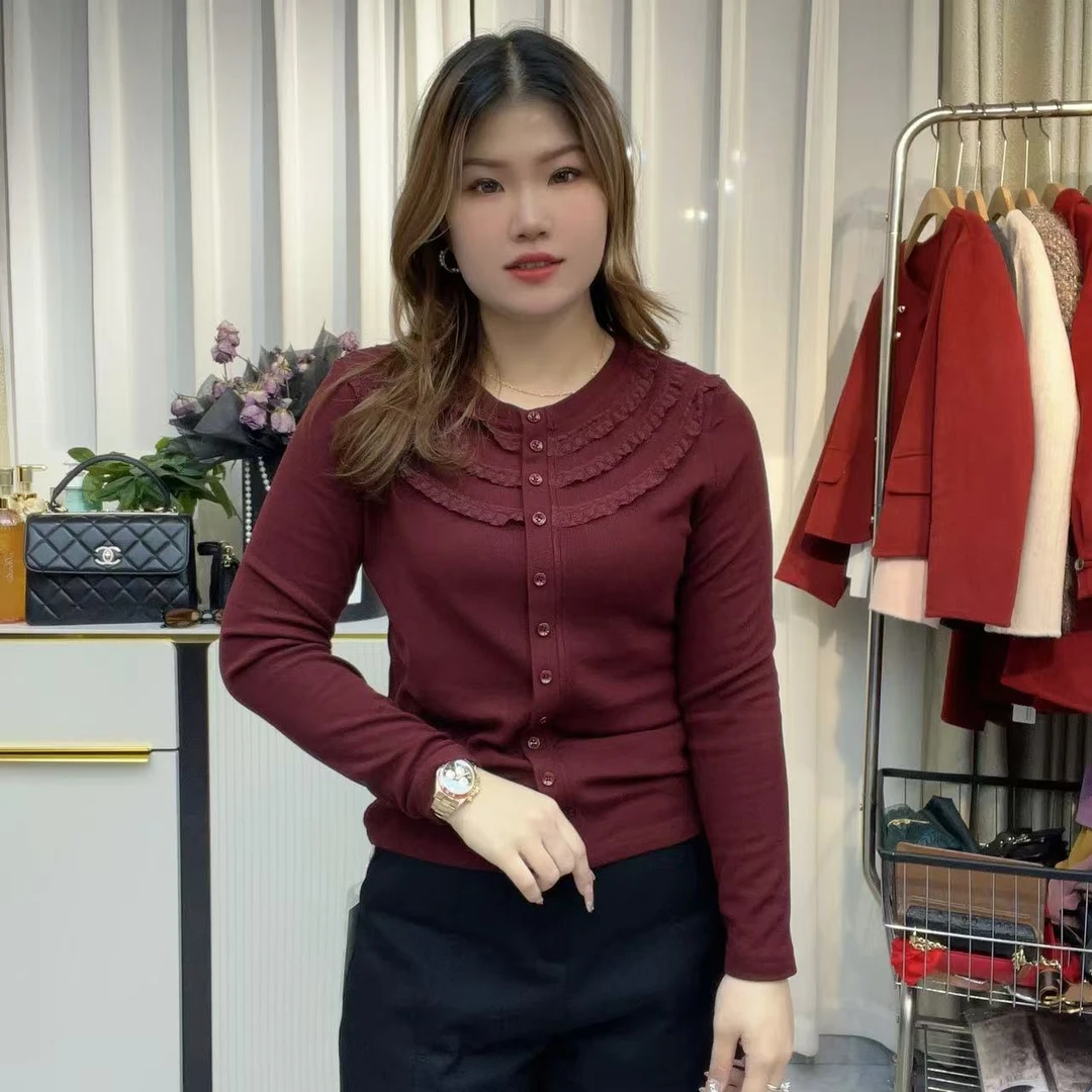小鑫肝@新款加绒蕾丝花边带扣简宁气质百搭修身长袖T恤 68919