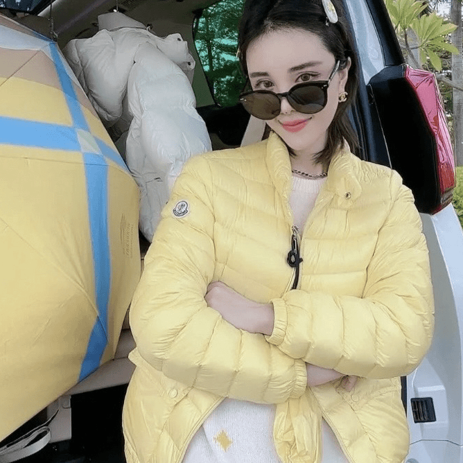 栎桃/蒙口/95新/黄色格纹羽绒服/1码/公价9500