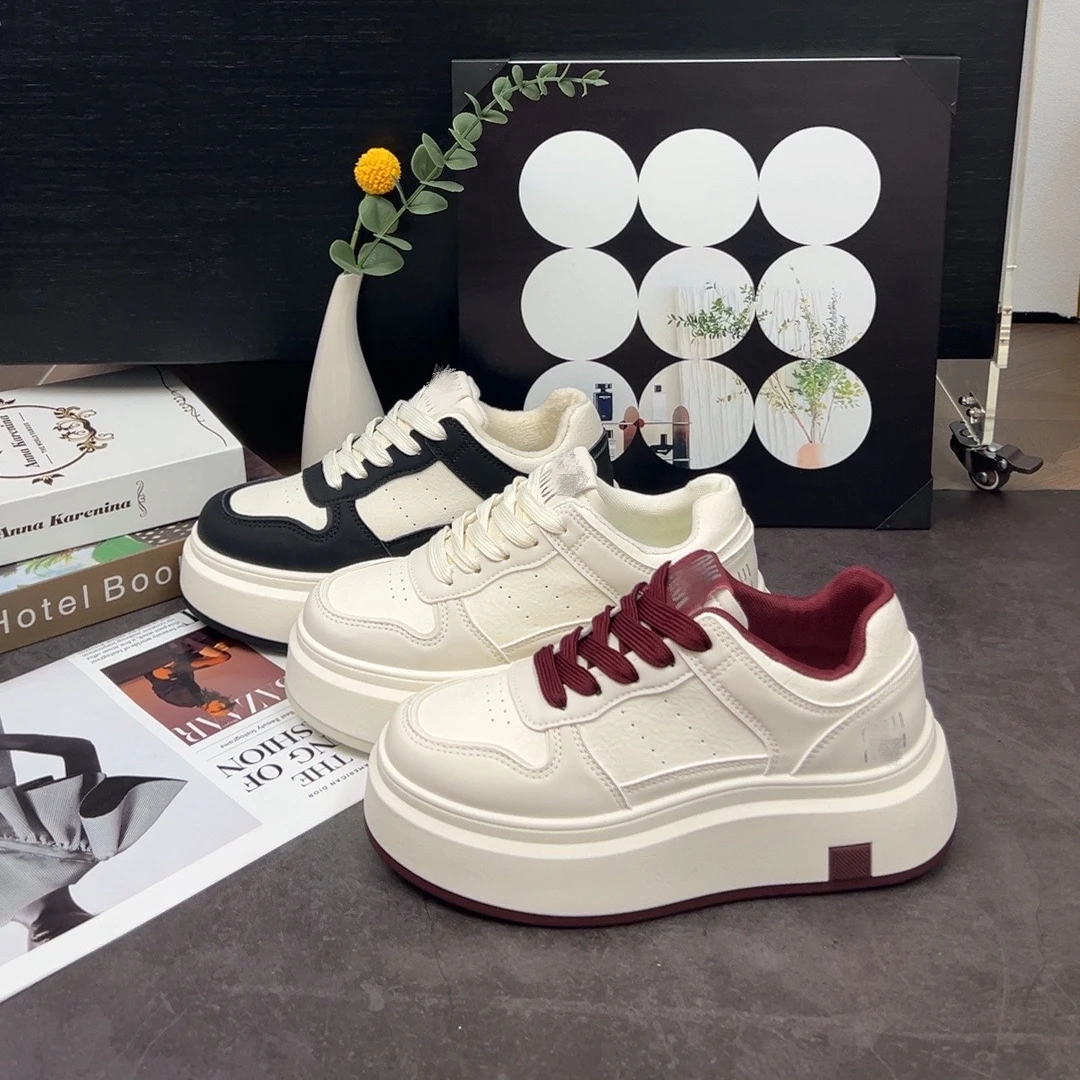 2024年秋冬新款厚底小白鞋小个子松糕底增高板鞋百搭时尚女鞋