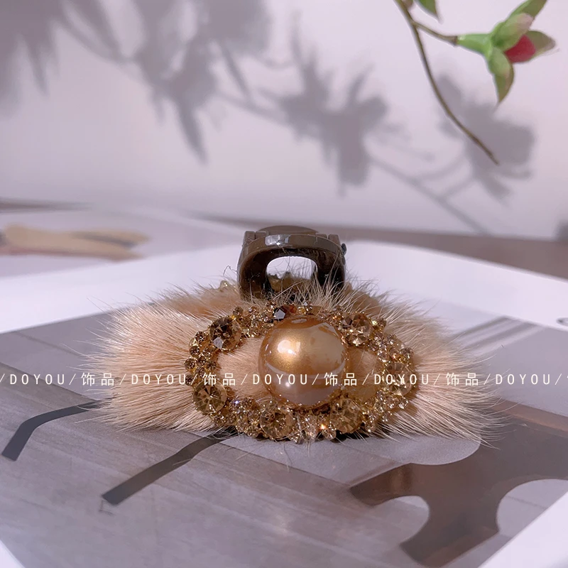 秋冬新款毛毛小号抓夹时尚百搭气质简约后脑勺发夹鲨鱼夹