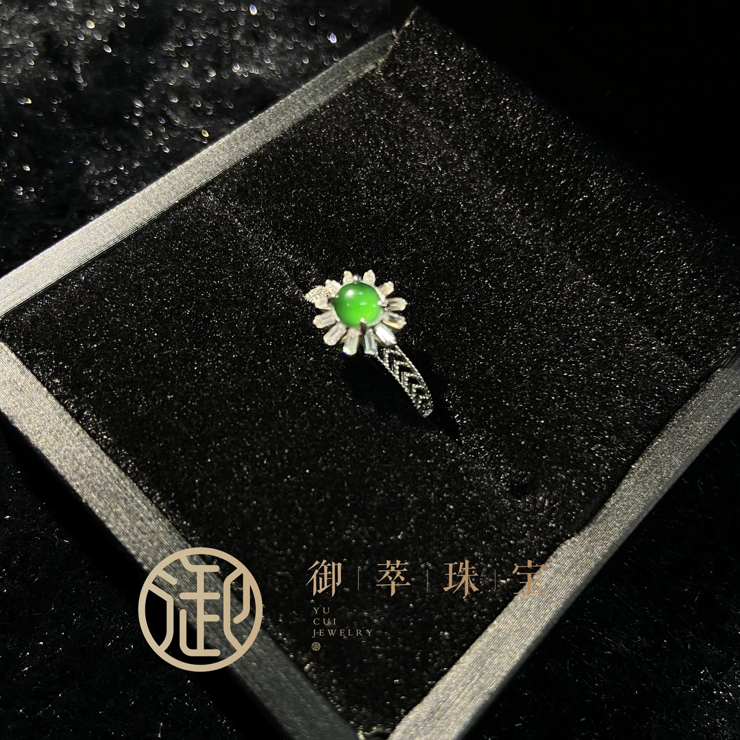 【大表姐专属】太阳花镶嵌天然A货翡翠帝王绿满绿蛋面戒指复古轻奢