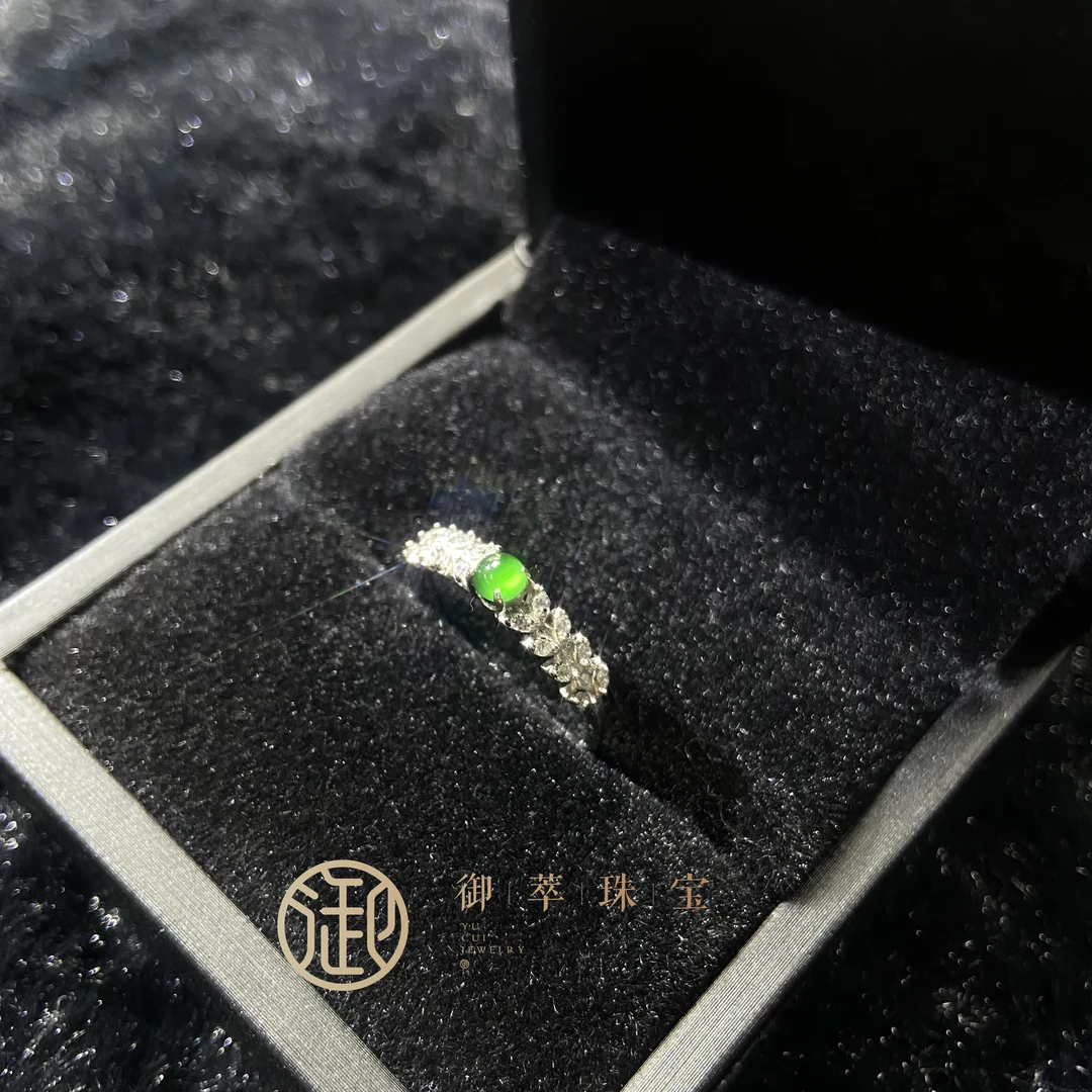 翡翠满绿满色蛋面简约镶嵌设计款戒指复古个性气质银戒满钻绿色