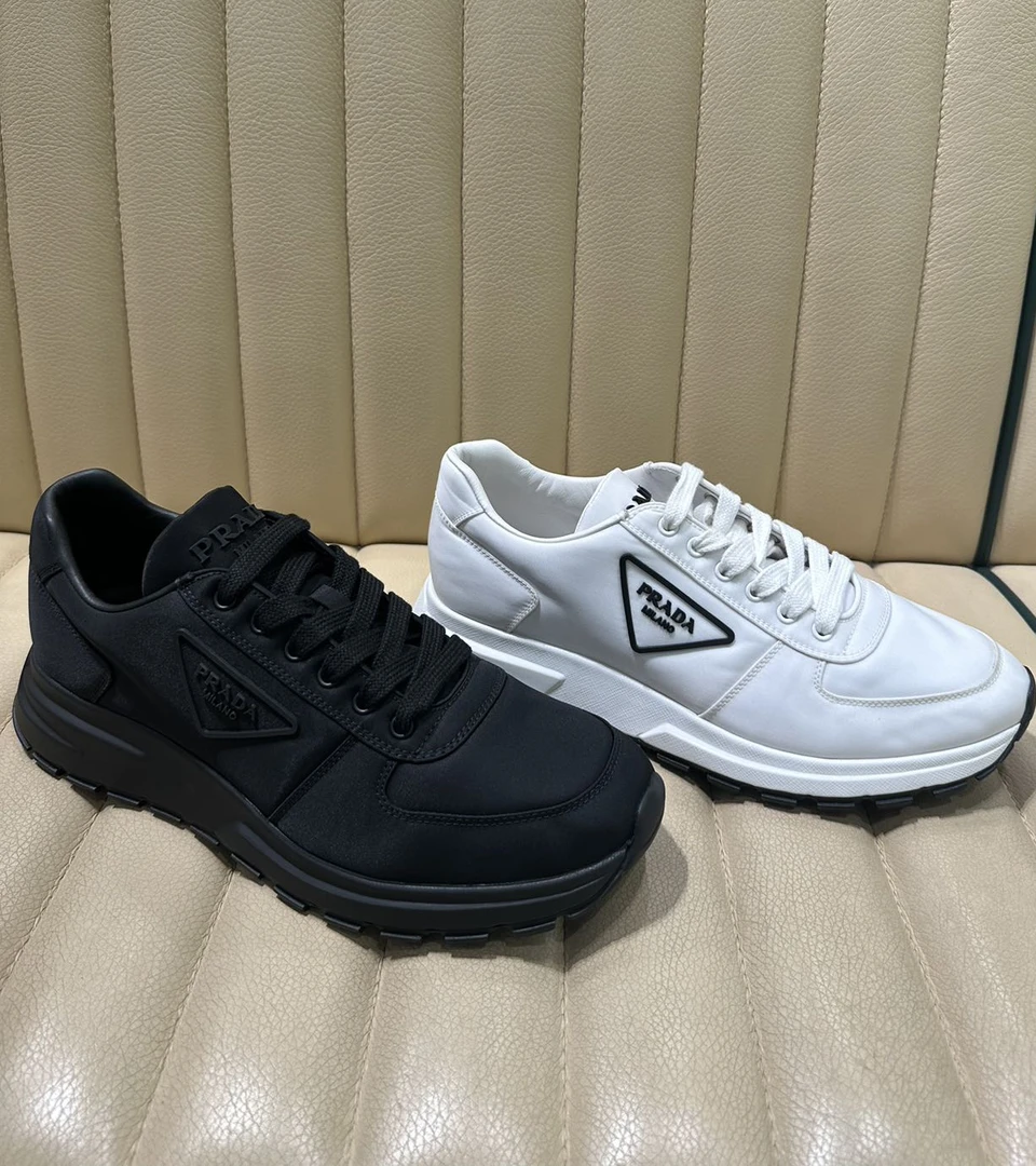 全新未使用 Prada/普拉达 男士倒三角标休闲运动鞋