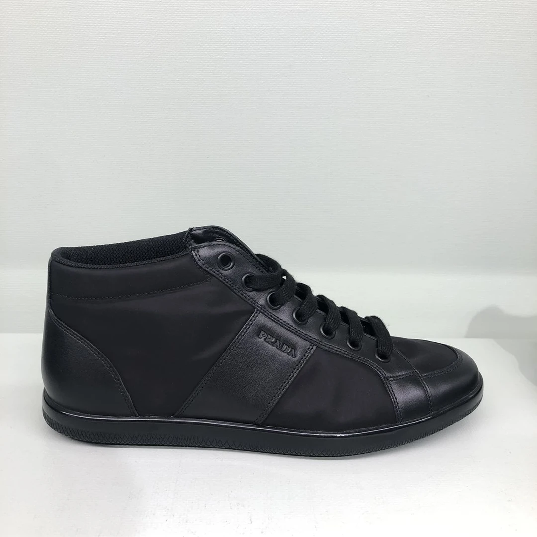 全新未使用 Prada/普拉达 男士再生尼龙斜拼皮高帮休闲板鞋