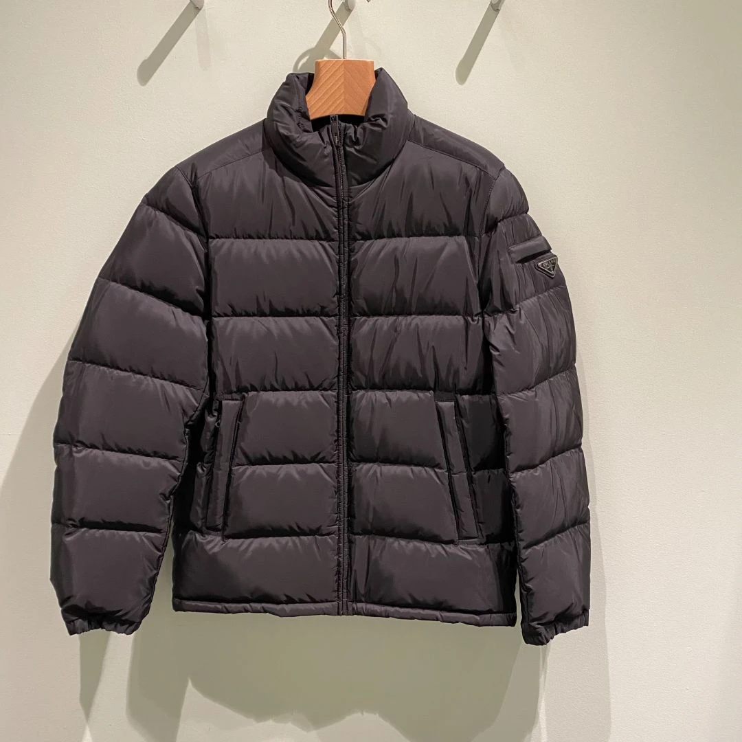 未使用 Prada/普拉达 男士立领哑光面短款羽绒服