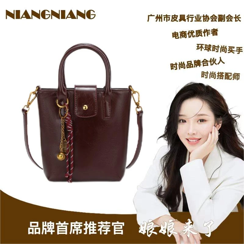 Louie Samani/路易塞曼妮2024新款质感斜挎小包通勤水桶包Y5802