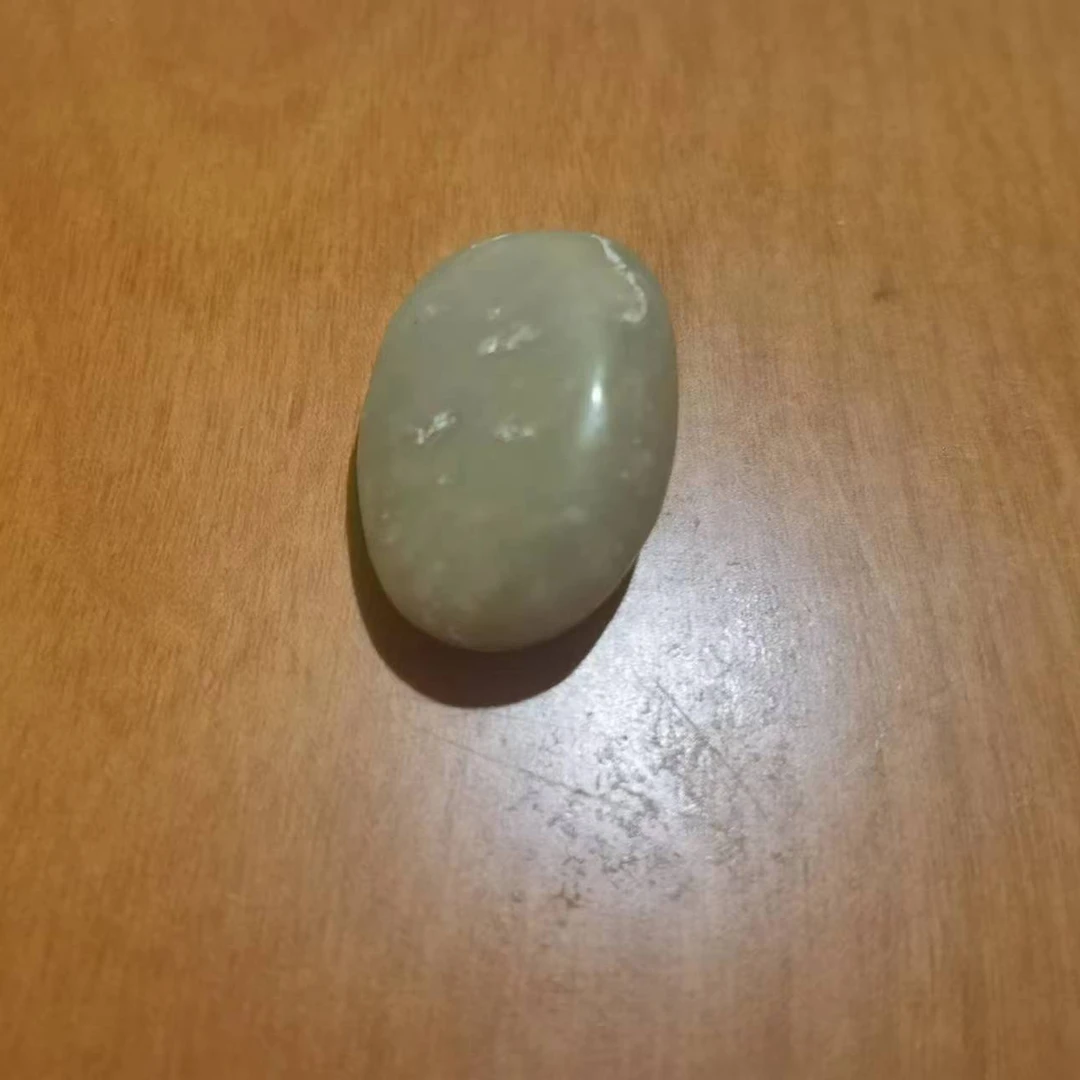 和田玉籽料白色单颗