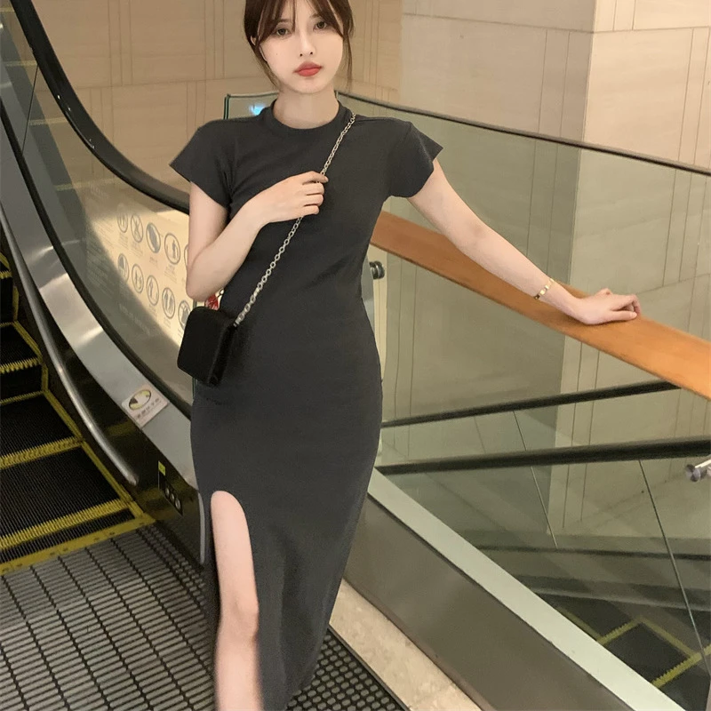 辣妹纯欲收腰显瘦小众开叉短袖连衣裙女2023夏季高级感气质长裙子