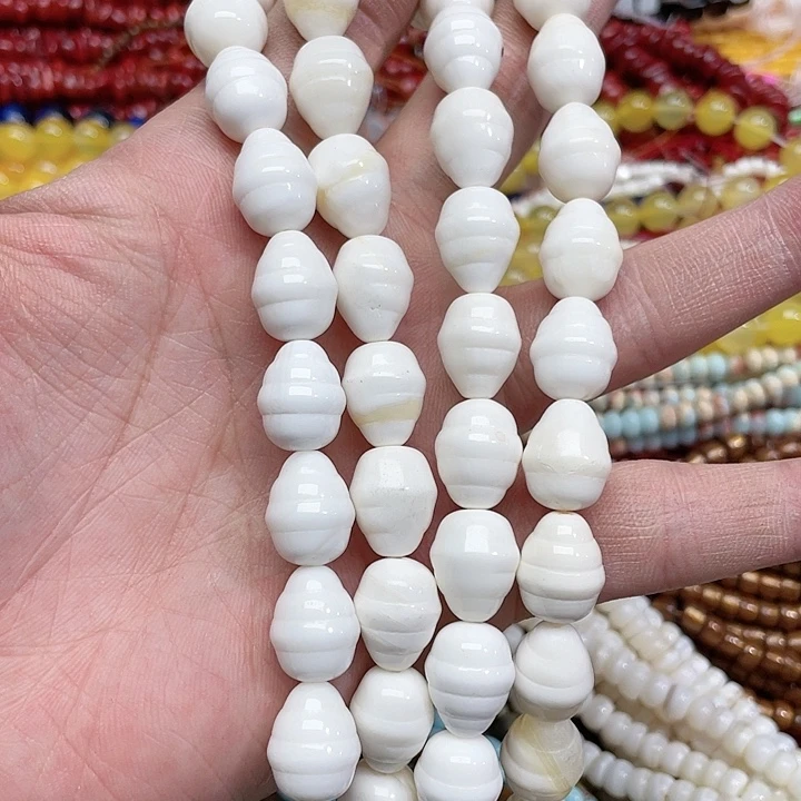 玛瑙/玉髓珠宝半成品未镶嵌一条12x15mm车车雕刻