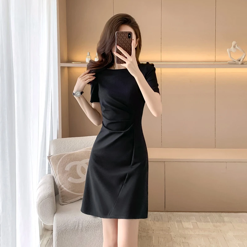 法式赫本风小黑裙夏季高级感女装连衣裙修身气质女神范设计感短裙