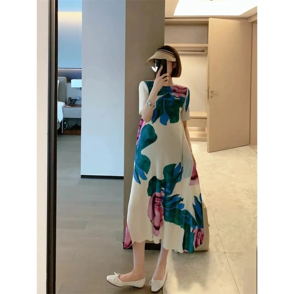 欧货2025年夏季新款轻奢名媛高级感短袖法式连衣裙子女三宅褶皱风