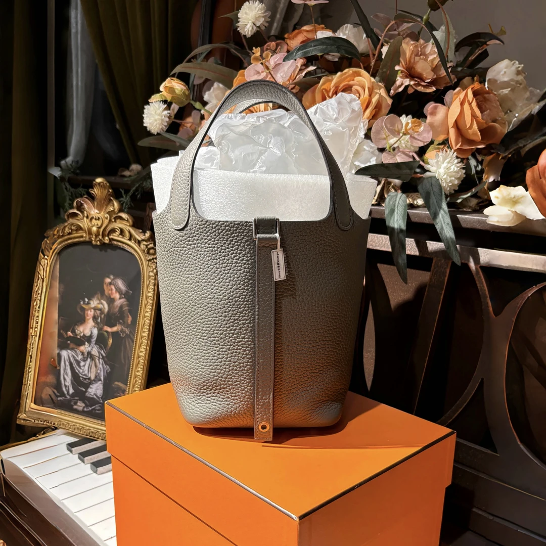 全新未使用 Hermes/爱马仕 pitcoin菜篮子积雨云灰18 B刻【士多梨】