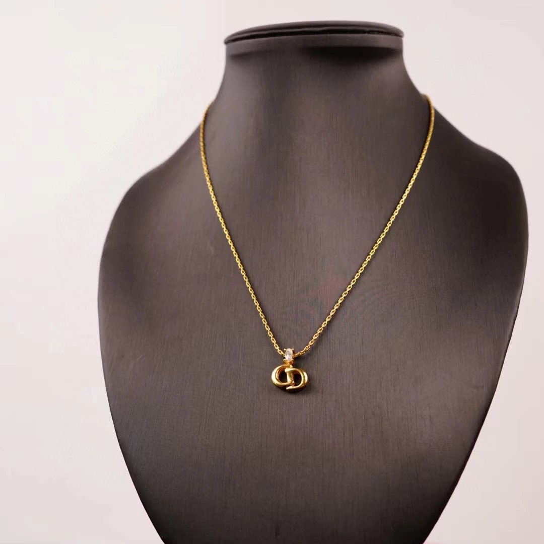 95新 DIOR/迪奥 金色CD字母带钻锁骨链项链，全长45cm/公价5500