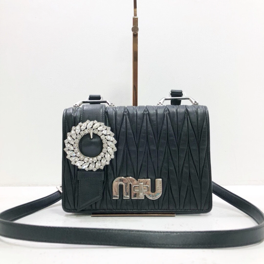 95新 MIU MIU/缪缪 缪缪黑色全皮褶皱宝石圆扣链条包/公价15800