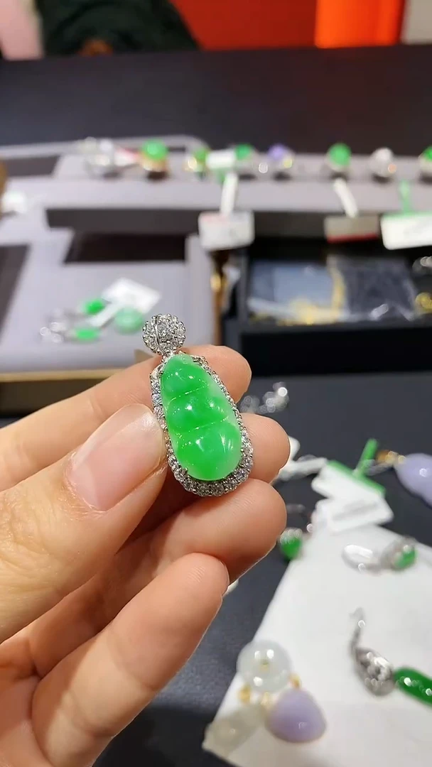 【闪购商品】翡翠吊坠(赠链)银S925镶嵌吊坠