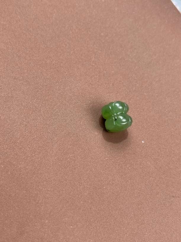 和田玉俄碧乌兰海花开并蒂，并蒂莲