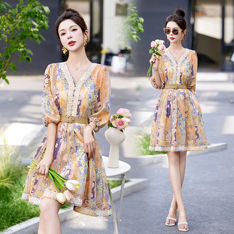 法式碎花连衣裙女装2025夏季新款时尚高端显瘦收腰设计感印花裙子