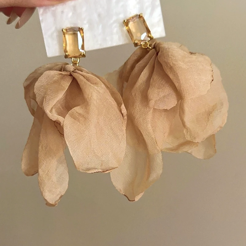 铜合金布艺耳饰 法式清新香槟色水晶绢纱夸张花朵 高级感气质耳饰
