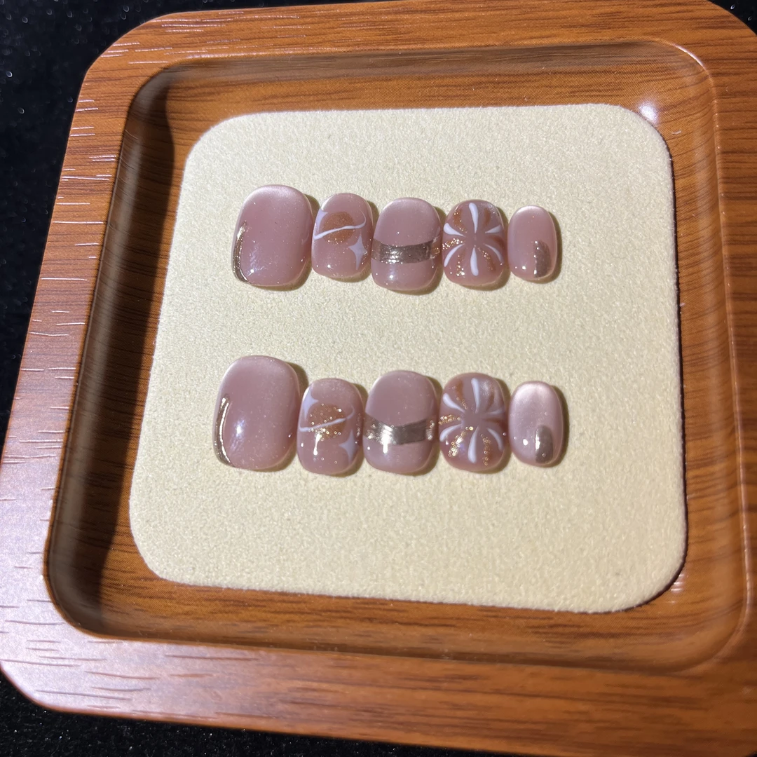 【烟花豆豆】秋冬新品纯手工穿戴甲猫眼爆闪心动设计师美甲豆豆显白