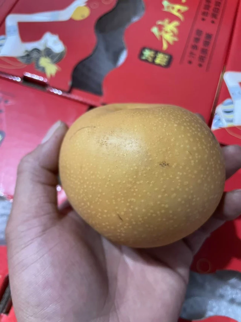 小箱秋月梨6枚装2.8斤毛重,秋天的第一口甜度高汁水丰富,每一口都能够感受到梨子的清甜和多汁,超级爽口!