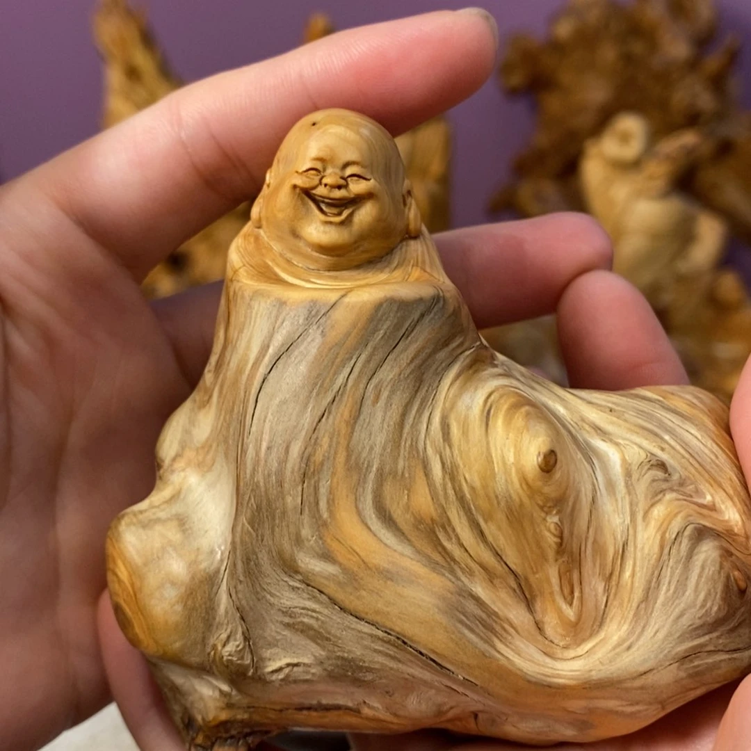 柏木（崖柏）根雕。