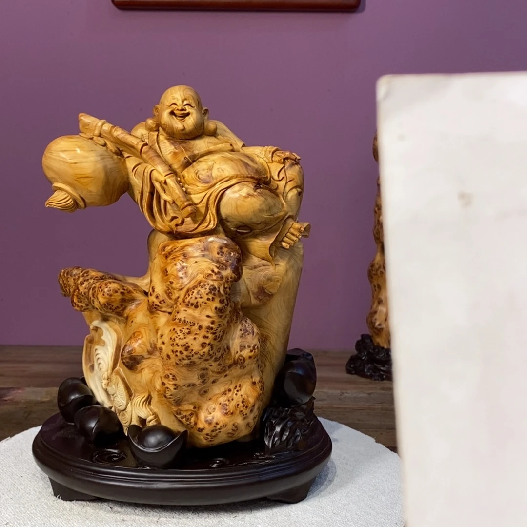 柏木（崖柏）根雕。