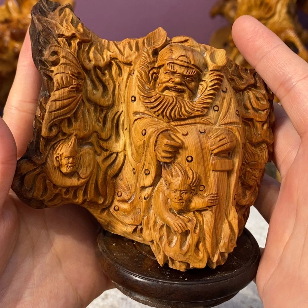 柏木（崖柏）根雕。